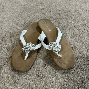 AEROSOLES White/Silver Sandals 6.5
